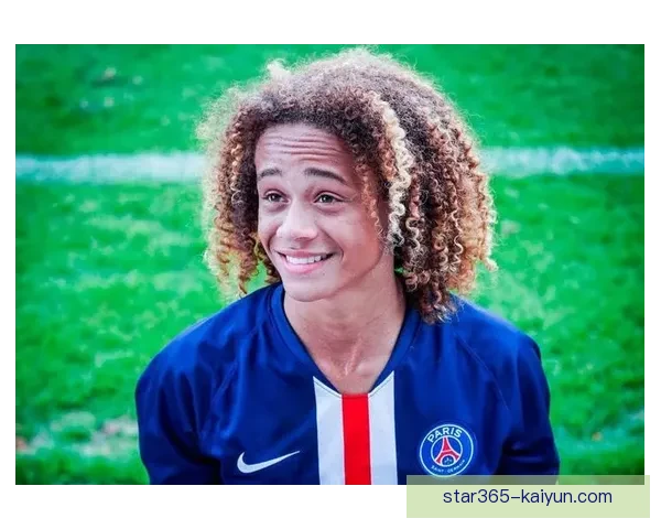 哈维·西蒙斯新薪资合同细节曝光，状态持续回暖备受关注