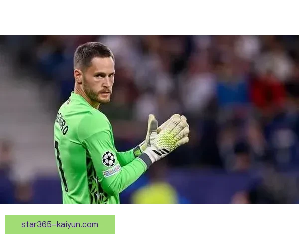 英超球员风采：新赛季表现稳健，逐渐成为球迷关注焦点